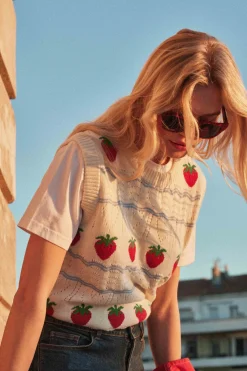 Balzac Paris Pull Priska écru et fraises rouges Écru et fraises rouges Clearance
